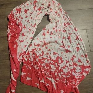 ⭐️ Pink and White Bird Scarf